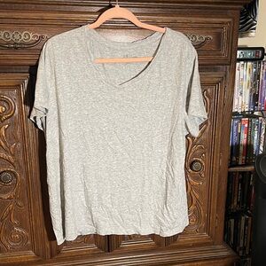 Time and Tru Light Gray Short Sleeve Tee